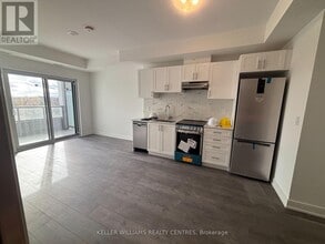 705 Davis Dr in Newmarket, ON - Building Photo - Building Photo