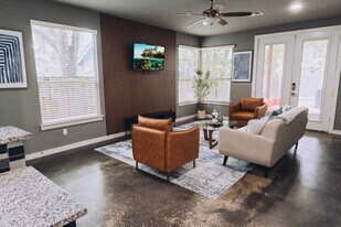 2002 Rosewood Ave in Austin, TX - Building Photo