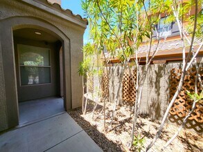 1053 Via Canale Dr in Henderson, NV - Building Photo - Building Photo