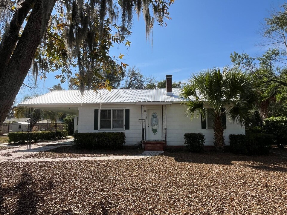 307 Parshley St SW in Live Oak, FL - Building Photo