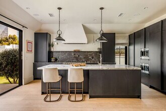 6277 Del Valle Dr in West Hollywood, CA - Building Photo - Building Photo
