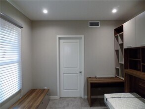 166 Milky Wy in Irvine, CA - Building Photo - Building Photo