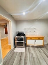 7850 Crest Ave in Oakland, CA - Building Photo - Building Photo