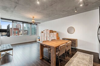 659 W Randolph St, Unit Unit 407 in Chicago, IL - Building Photo - Building Photo