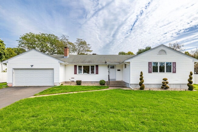 52 Huntington Dr in West Hartford, CT - Building Photo - Building Photo