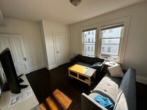 294 Windsor St, Unit 2 in Cambridge, MA - Building Photo - Building Photo