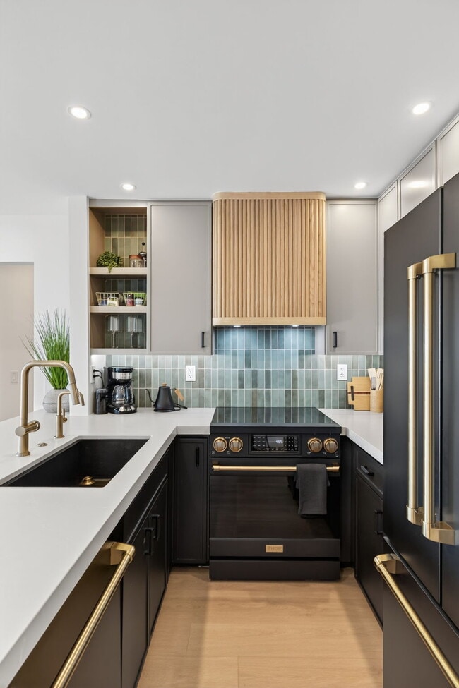 218 E Surfside Dr, Unit 218 E Surfside in Port Hueneme, CA - Foto de edificio - Building Photo