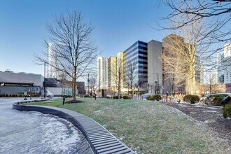 555 W Madison St in Chicago, IL - Building Photo - Building Photo