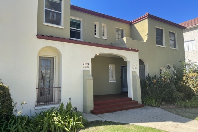 2021 N Vermont Ave in Los Angeles, CA - Building Photo - Building Photo