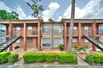 Pointe Plaza Apartments in Houston, TX - Building Photo - Building Photo