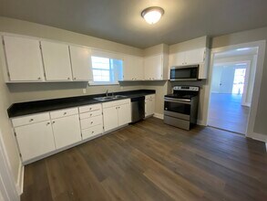 603 N Gaines St in Ennis, TX - Building Photo - Building Photo