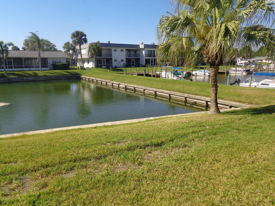 412 Meadowlark Ln in Satellite Beach, FL - Building Photo