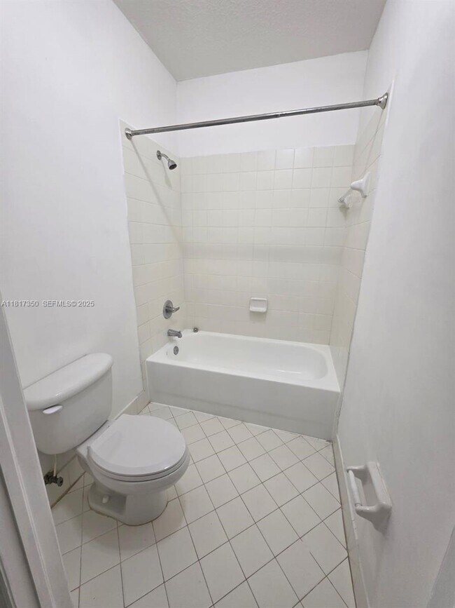 3251 NE 11th Dr in Homestead, FL - Building Photo - Building Photo