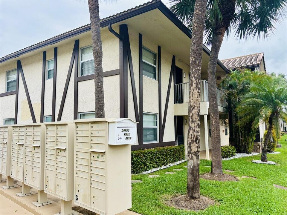 2391 NW 89th Dr in Coral Springs, FL - Building Photo