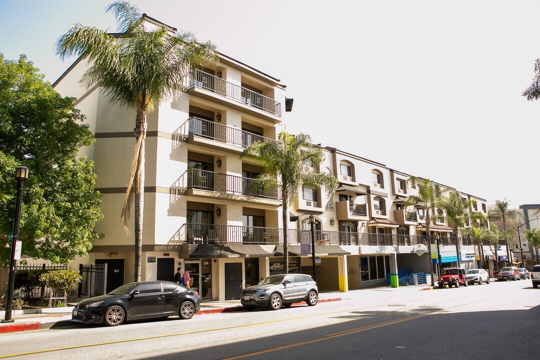 Burbank Center Apartments in Burbank, CA - Foto de edificio