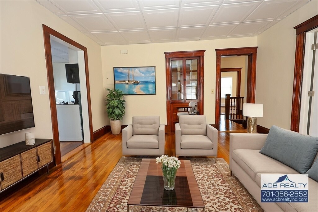 18 Pacific St in Rockland, MA - Building Photo