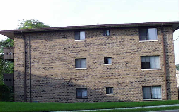 6703 Park Ln in Westmont, IL - Foto de edificio