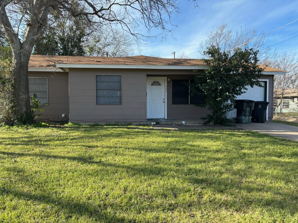 302 Prather Dr in Killeen, TX - Building Photo