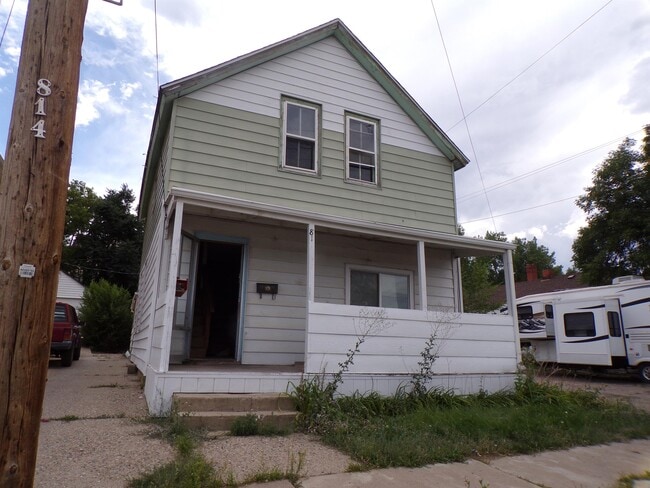 property at 814 E Main St