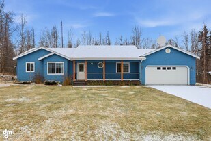 716 N Pine Ridge Loop in Wasilla, AK - Building Photo