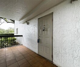 701 N Pine Island Rd in Plantation, FL - Building Photo - Building Photo