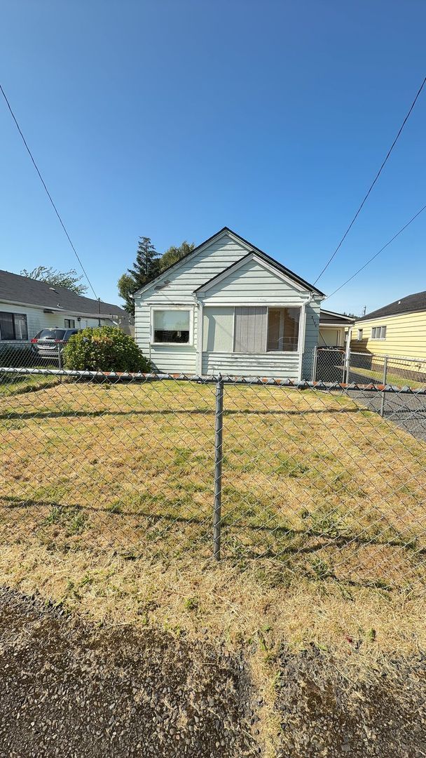 property at 2106 W Second St