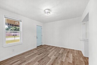 2101 W Romana St-Unit -Unit B in Pensacola, FL - Building Photo - Building Photo