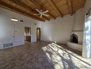 3353 Vista Del Prado Ct in Santa Fe, NM - Building Photo - Building Photo