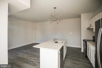 537 N 35th St in Philadelphia, PA - Building Photo - Building Photo