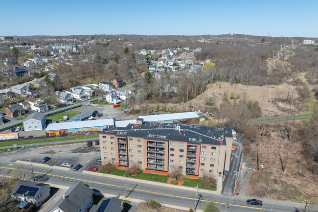 Salem Place Condominiums in Revere, MA - Foto de edificio - Building Photo