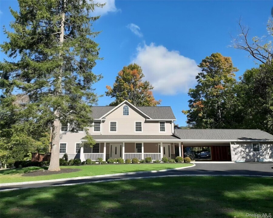 9 Linda Ln in Pearl River, NY - Building Photo
