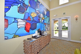 Tuscaro Apartment Homes in Sacramento, CA - Foto de edificio - Building Photo