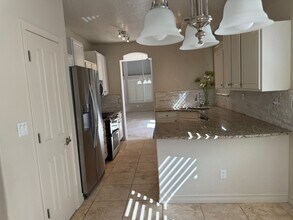 1005 Vía Chamisa NE in Albuquerque, NM - Building Photo - Building Photo