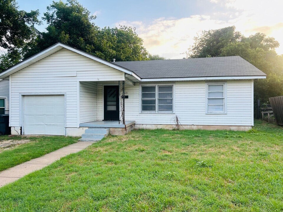 2120 Sunnydell Ave in Waco, TX - Building Photo