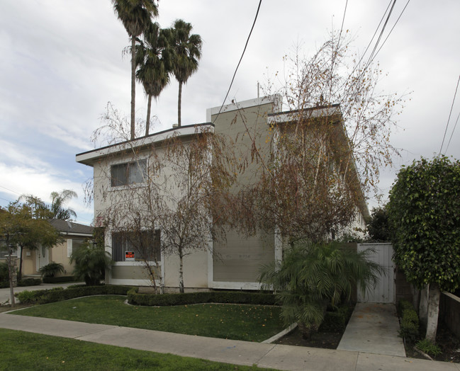 5812 Western Ave in Buena Park, CA - Building Photo - Building Photo