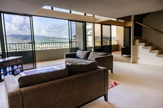 2240 Kuhio Ave. in Honolulu, HI - Building Photo - Building Photo