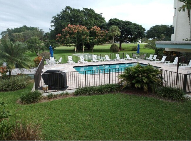 8951 N New River Canal Rd in Plantation, FL - Building Photo - Building Photo