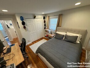 67 Wyman St, Unit 2 in Waban, MA - Foto de edificio - Building Photo