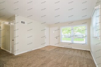 1730 Mark Twain Dr in Florissant, MO - Building Photo - Building Photo