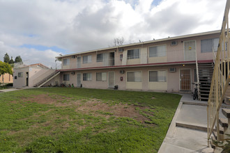 14946 Gagely Dr in La Mirada, CA - Foto de edificio - Building Photo