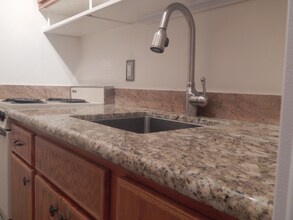 2328 Hoyt Ave in Everett, WA - Foto de edificio - Building Photo