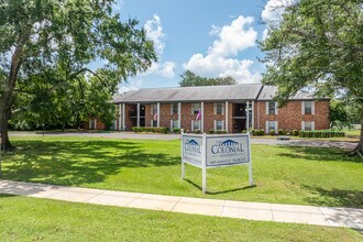 The Colonial Apartments in Nacogdoches, TX - Building Photo - Building Photo