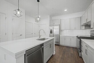 1677 54th Ave N in Nashville, TN - Foto de edificio - Building Photo