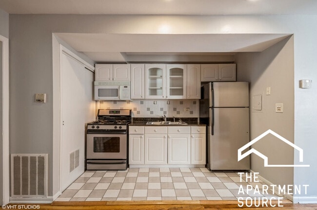 665 W Melrose St, Unit E in Chicago, IL - Building Photo - Building Photo