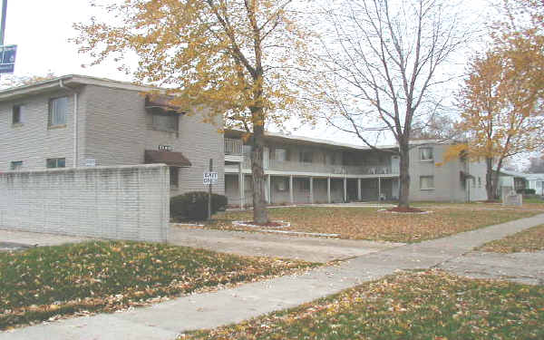 Deby Square in Warren, MI - Building Photo - Building Photo