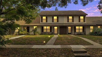 9426 Lake Lotta Cir in Gotha, FL - Building Photo