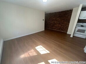 66 S Huntington Ave, Unit 23 in Boston, MA - Building Photo - Building Photo