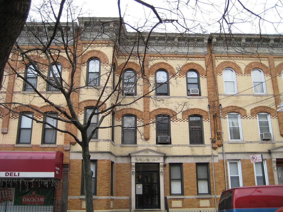 2005 Palmetto St in Flushing, NY - Building Photo