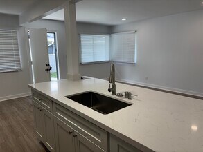 904 E Tiffany Dr in West Palm Beach, FL - Building Photo - Building Photo