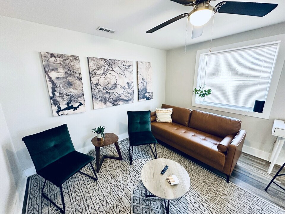 9 Cedar Lane Rd in Greenville, SC - Foto de edificio